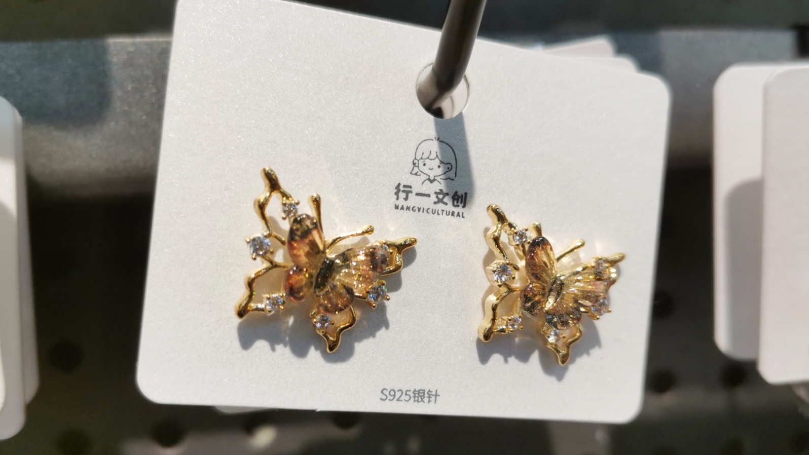 提高联营精品礼品店品牌知名度的具体营销策略有哪些？