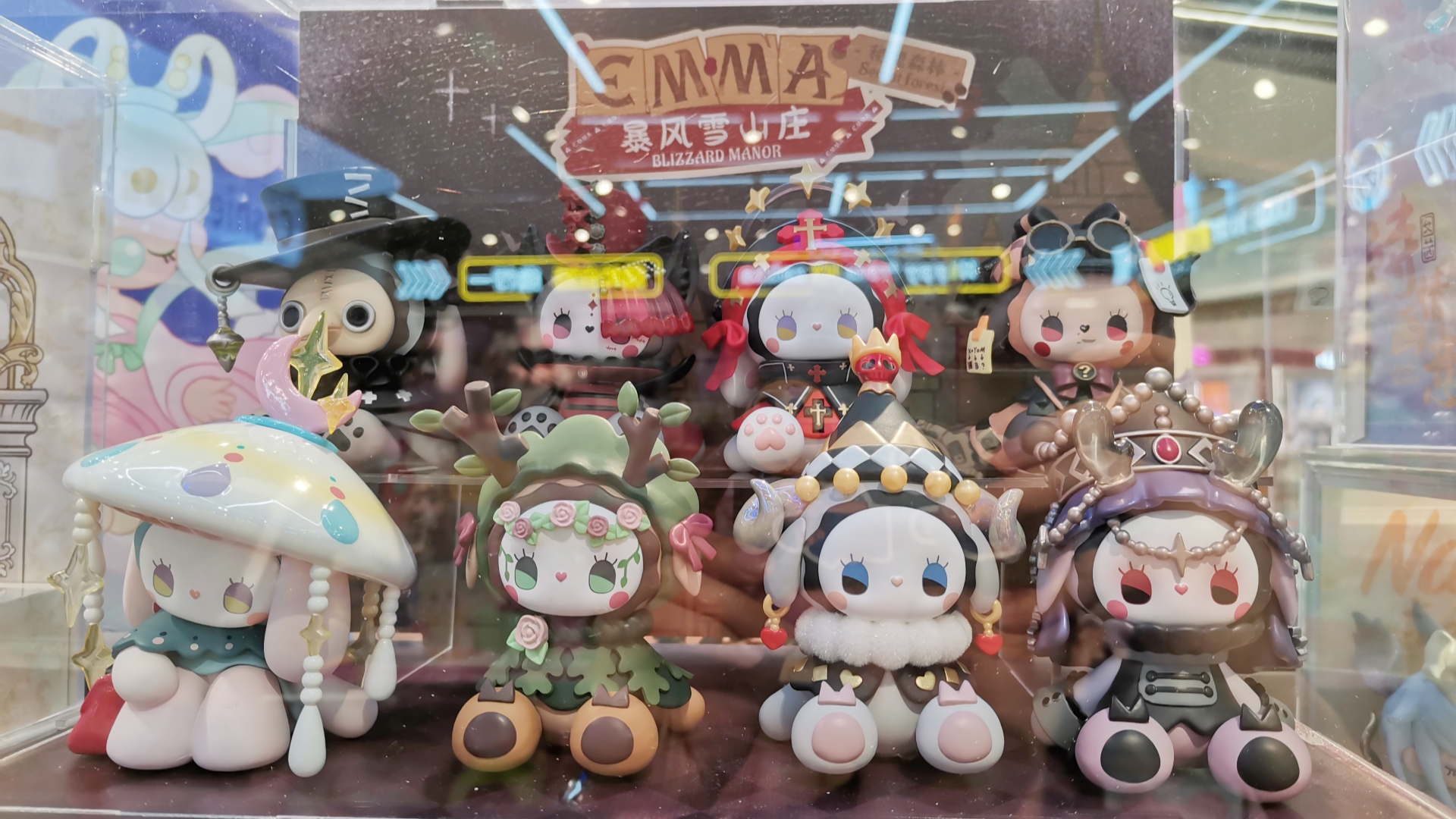 制定联营精品礼品店的定价策略时需要考虑哪些因素？